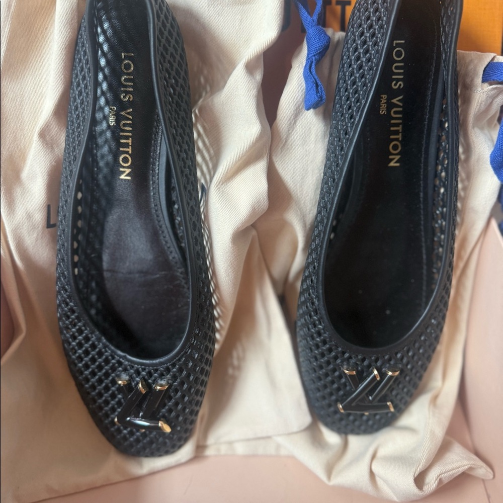 Louis Vuitton Black Mesh Flats - Picture 4 of 12